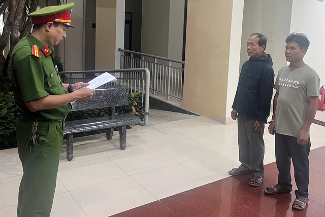 Tạm giữ 2 người đàn ông xâm hại tình dục bé gái 13 tuổi ở Đà Nẵng- Ảnh 1. Tạm giữ 2 người đàn ông xâm hại tình dục bé gái 13 tuổi ở Đà Nẵng- Ảnh 1.