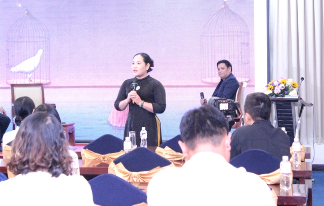 'Cha mẹ muốn con theo nghề m&igrave;nh nhưng về nh&agrave; l&agrave; n&oacute;i xấu đồng nghiệp'- Ảnh 1.