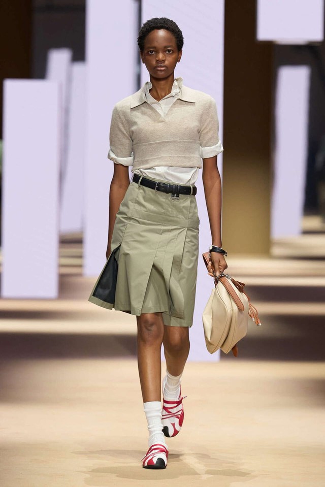 Phối thông minh để biến đồ thể thao thành thời trang hằng ngày- Ảnh 1. Phối thông minh để biến đồ thể thao thành thời trang hằng ngày- Ảnh 1.