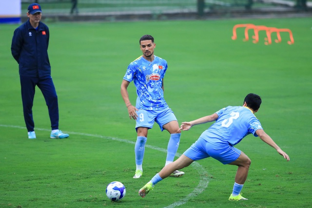 Hàng công đội tuyển Việt Nam bùng nổ với cặp 'song hoàng' Hoàng Đức - Hoàng Hên?- Ảnh 2. Hàng công đội tuyển Việt Nam bùng nổ với cặp 'song hoàng' Hoàng Đức - Hoàng Hên?- Ảnh 2.