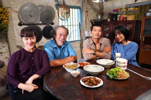 Nghệ sĩ Phương Bình từng chịu cảnh sống xa vợ hơn 30 năm giờ ra sao?- Ảnh 1. Nghệ sĩ Phương Bình từng chịu cảnh sống xa vợ hơn 30 năm giờ ra sao?- Ảnh 1.