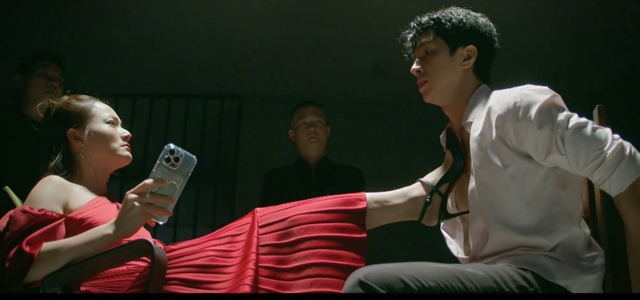 Phim giờ v&agrave;ng g&acirc;y tranh c&atilde;i v&igrave; những cảnh &lsquo;n&oacute;ng mắt&rsquo;- Ảnh 2.