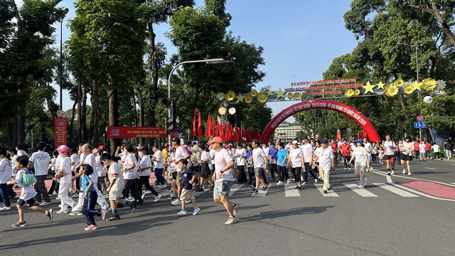 H&agrave;ng ngh&igrave;n người tham gia Ng&agrave;y chạy Olympic sức khỏe to&agrave;n d&acirc;n tại TP.HCM- Ảnh 1.