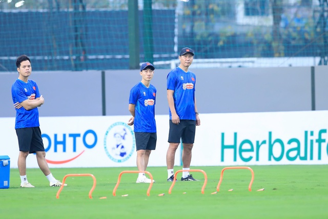 Hàng công đội tuyển Việt Nam bùng nổ với cặp 'song hoàng' Hoàng Đức - Hoàng Hên?- Ảnh 3. Hàng công đội tuyển Việt Nam bùng nổ với cặp 'song hoàng' Hoàng Đức - Hoàng Hên?- Ảnh 3.