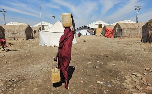 Bệnh viện ở Sudan bị tấn c&ocirc;ng, 64 người chết - Ảnh 1.