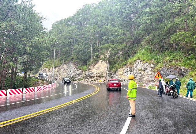 Đề xuất chi 50 tỉ đồng xử lý triệt để sạt lở trên đèo Prenn- Ảnh 2. Đề xuất chi 50 tỉ đồng xử lý triệt để sạt lở trên đèo Prenn- Ảnh 2.