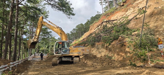Đề xuất chi 50 tỉ đồng xử lý triệt để sạt lở trên đèo Prenn- Ảnh 4. Đề xuất chi 50 tỉ đồng xử lý triệt để sạt lở trên đèo Prenn- Ảnh 4.