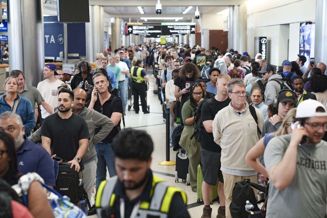 Nh&acirc;n vi&ecirc;n an ninh nghỉ h&agrave;ng loạt, nhiều s&acirc;n bay Mỹ  - Ảnh 4.