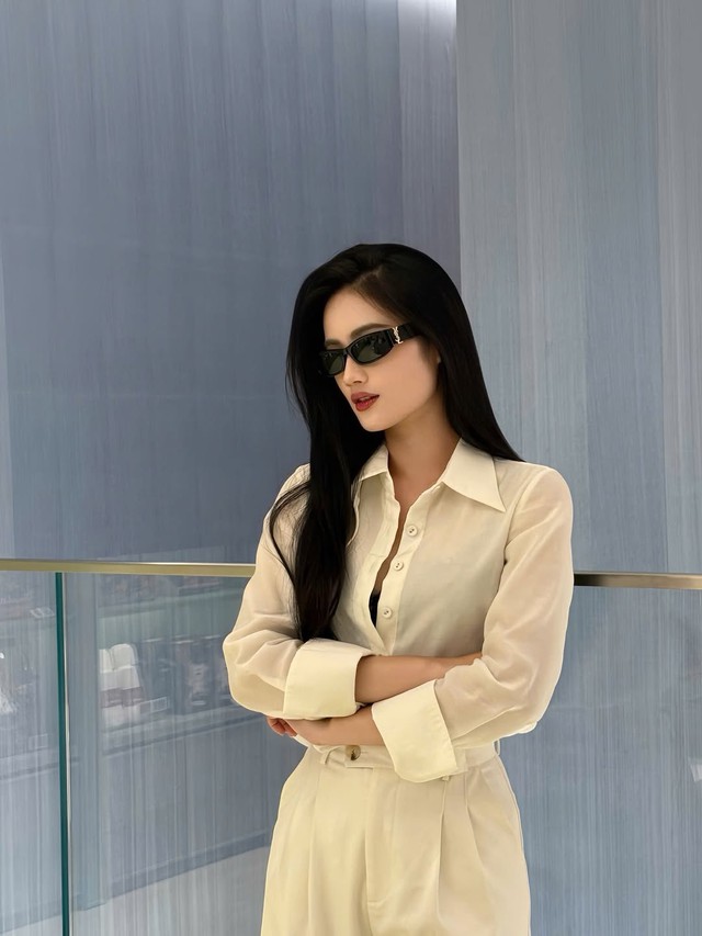 Phong cách tối giản nhưng nổi bật cùng trang phục màu trắng - Ảnh 5.