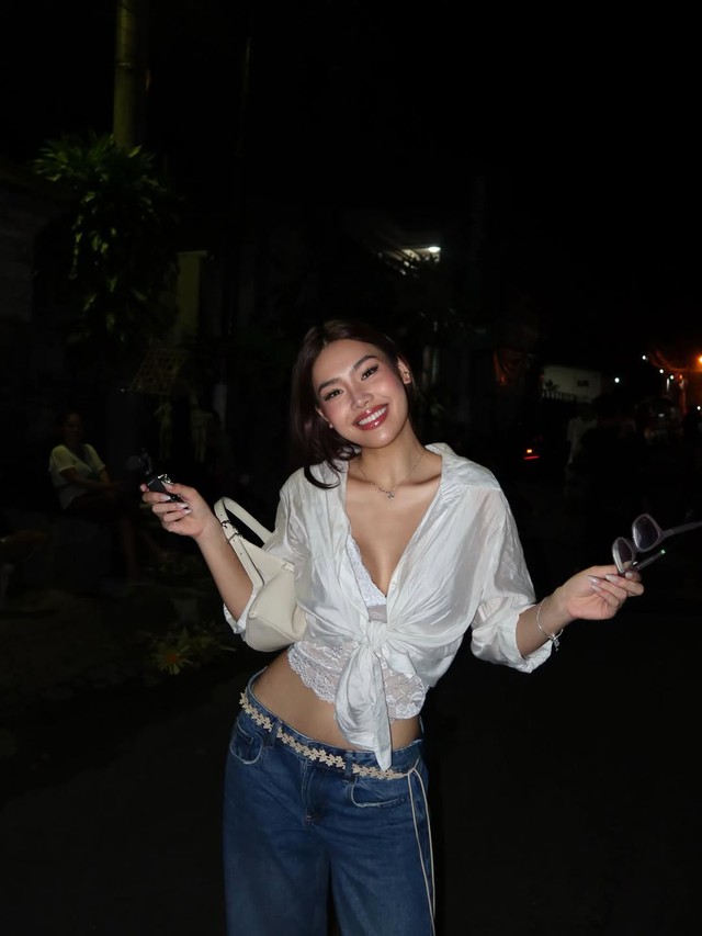 Áo sơ mi mỏng nhẹ cho ngày hè thanh lịch- Ảnh 10. Áo sơ mi mỏng nhẹ cho ngày hè thanh lịch- Ảnh 10.