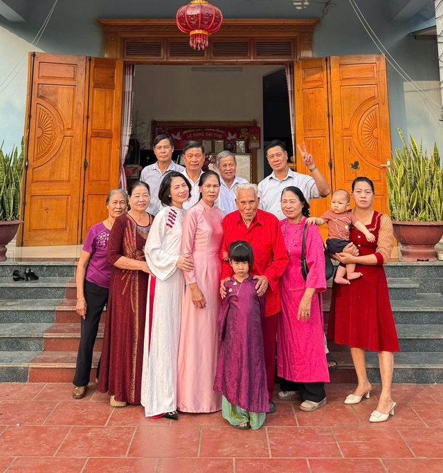 Cụ &ocirc;ng 102 tuổi đi hơn 200 km thăm em trai, gặp lại sau 3 năm xa c&aacute;ch - Ảnh 3.