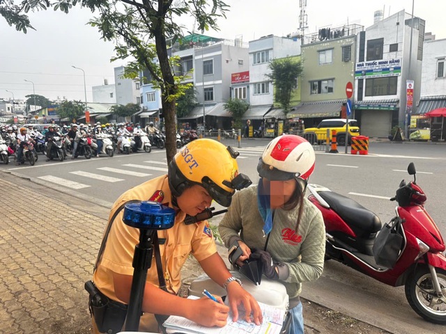 Tra cứu danh s&aacute;ch 73 xe m&aacute;y đi ngược chiều bị CSGT TP.HCM ghi h&igrave;nh phạt nguội- Ảnh 1.