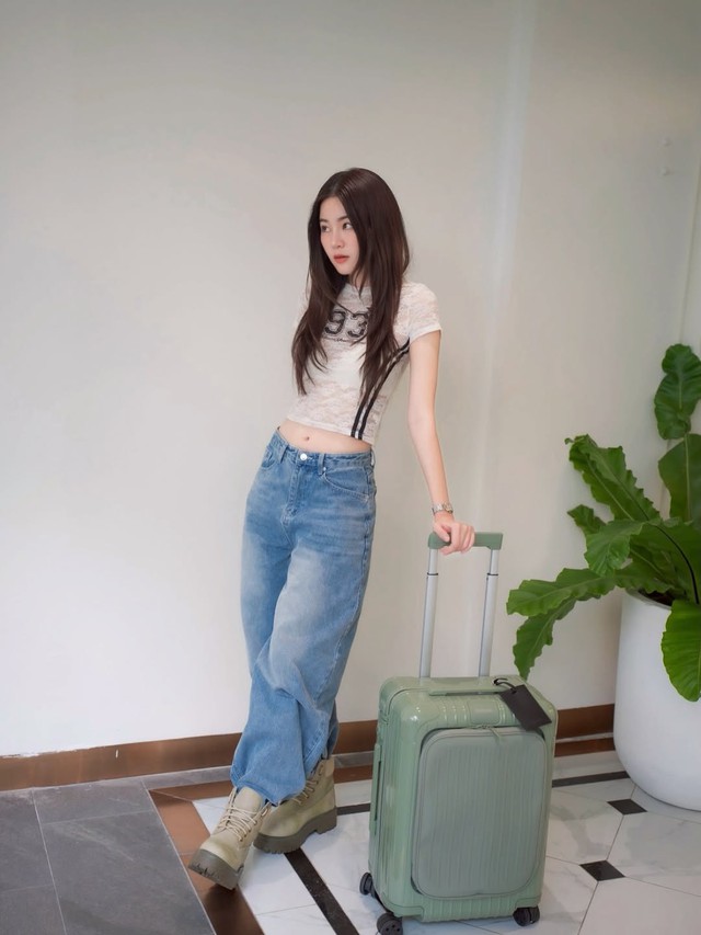 Trang phục dạo phố cá tính không thể thiếu áo baby tee  - Ảnh 6.