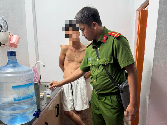 TP.HCM: Kiểm tra ma túy lưu động, phát hiện 2 trường hợp dương tính - Ảnh 3.