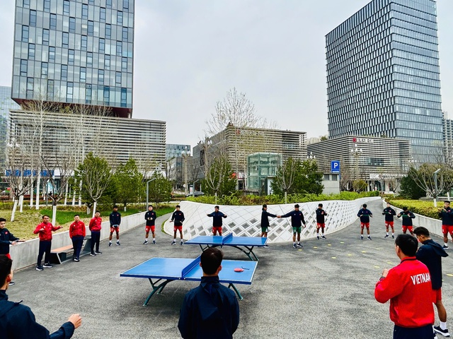 Phòng gym 'bé xíu', U.23 Việt Nam làm động thái bất ngờ tại Trung Quốc- Ảnh 1. Phòng gym 'bé xíu', U.23 Việt Nam làm động thái bất ngờ tại Trung Quốc- Ảnh 1.