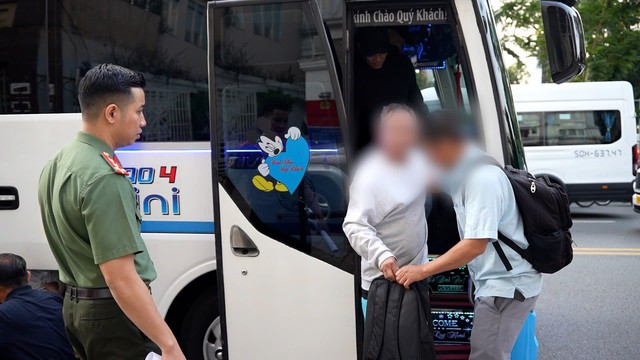 Công an TP.HCM tiếp nhận 34 công dân bị Mỹ trục xuất- Ảnh 1. Công an TP.HCM tiếp nhận 34 công dân bị Mỹ trục xuất- Ảnh 1.