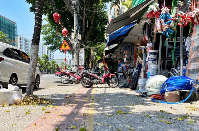 Đ&agrave; Nẵng gi&agrave;nh lại vỉa h&egrave;: Dẹp lấn chiếm nhưng h&agrave;i h&ograve;a sinh kế cho người d&acirc;n- Ảnh 4.