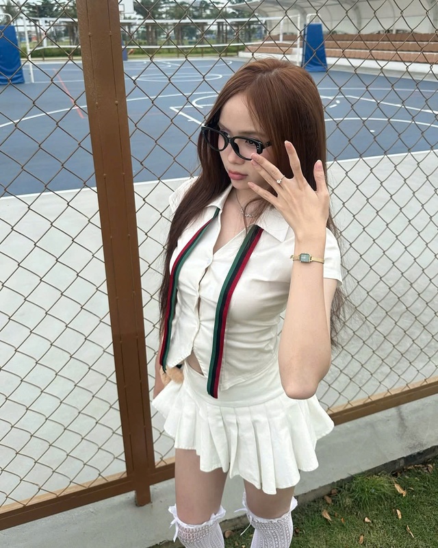 Chân váy tennis giao thoa giữa năng động và quyến rũ- Ảnh 3.