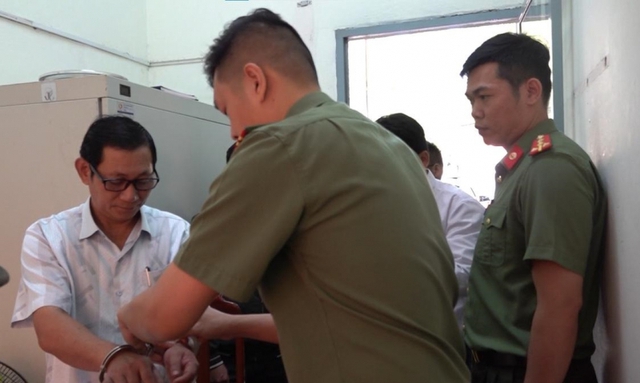 Khởi tố nguy&ecirc;n gi&aacute;m đốc trung t&acirc;m gi&aacute;o dục nghề nghiệp trục lợi hơn 250 triệu đồng - Ảnh 1.