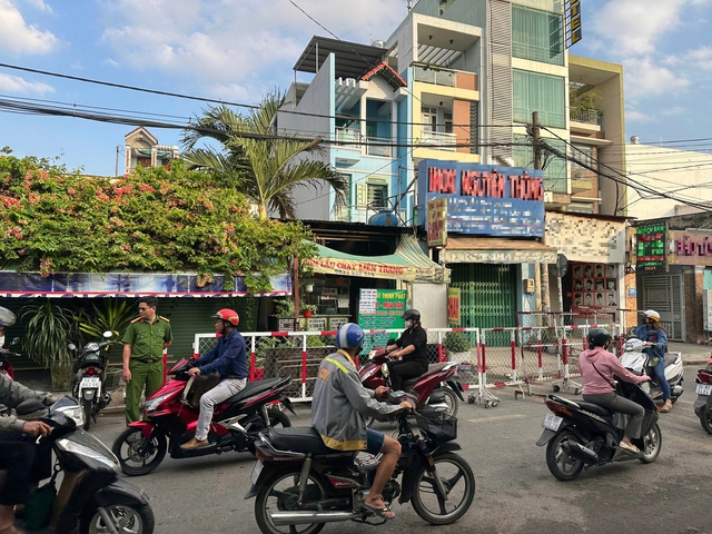 Ch&aacute;y qu&aacute;n cơm chay tr&ecirc;n đường Phạm Đăng Giảng, hai mẹ con tử vong - Ảnh 2.