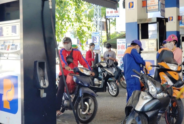 Siết chặt thị trường xăng dầu: Đ&agrave; Nẵng quyết xử l&yacute; đầu cơ, găm h&agrave;ng - Ảnh 1.