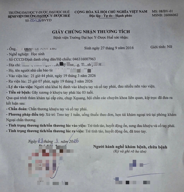 Đ&atilde; x&aacute;c minh vụ c&ocirc; gi&aacute;o d&ugrave;ng thước đ&aacute;nh học sinh tiểu học 'chấn thương' ở tay - Ảnh 4.