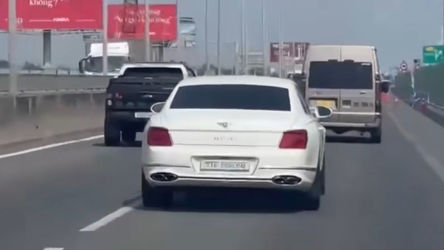 Nhiều t&agrave;i xế bị phạt 5 triệu v&igrave; l&aacute;i xe chuyển l&agrave;n kh&ocirc;ng xi-nhan tr&ecirc;n cao tốc - Ảnh 1.