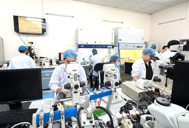 Danh hiệu tiến sĩ danh dự, gi&aacute;o sư danh dự của Việt Nam c&oacute; từ khi n&agrave;o - Ảnh 1.