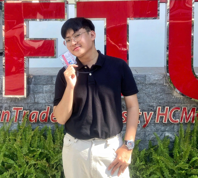 Nam sinh chuy&ecirc;n văn, tốt nghiệp thủ khoa ngoại thương với GPA 4.0/4.0 - Ảnh 2.