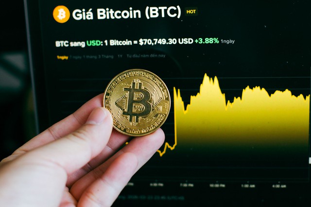 Gi&aacute; Bitcoin h&ocirc;m nay 24.3.2026: BTC vụt tăng khi căng thẳng Mỹ - Iran hạ nhiệt  - Ảnh 1.