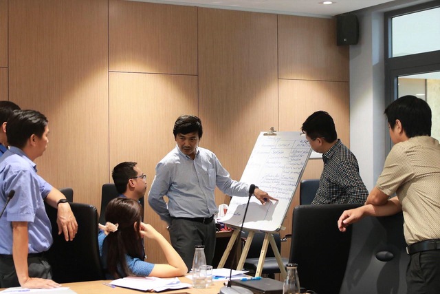 ĐH Kinh tế TP.HCM trả lương gi&aacute;o sư, ph&oacute; gi&aacute;o sư l&ecirc;n tới 120 triệu đồng/th&aacute;ng - Ảnh 1.