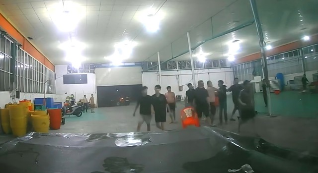 Đồng Th&aacute;p: Kinh ho&agrave;ng cảnh 3 xe b&aacute;n tải rượt đuổi, h&agrave;nh hung người trong đ&ecirc;m - Ảnh 3.