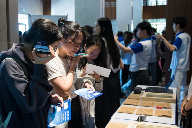 Tinh thần trăm năm của Phan Ch&acirc;u Trinh vẫn nguy&ecirc;n gi&aacute; trị trong thời AI - Ảnh 5.