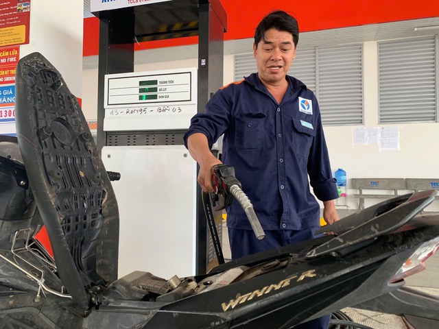 Gi&aacute; xăng dầu đồng loạt giảm, c&oacute; loại giảm hơn 4.000 đồng/l&iacute;t- Ảnh 1.