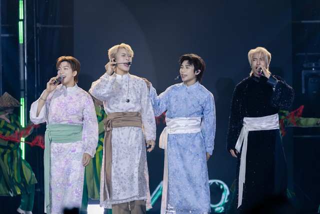 Tăng Ph&uacute;c l&agrave;m bạn nhảy 'chấn thương' khi khi&ecirc;u vũ - Ảnh 2.