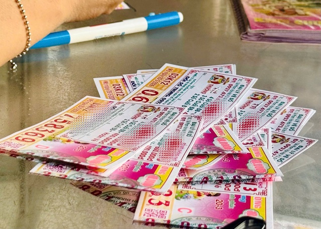 Vòng xoáy 'mua đứt bán đoạn vé số': Công ty xổ số cũng khổ tâm?- Ảnh 1. Vòng xoáy 'mua đứt bán đoạn vé số': Công ty xổ số cũng khổ tâm?- Ảnh 1.