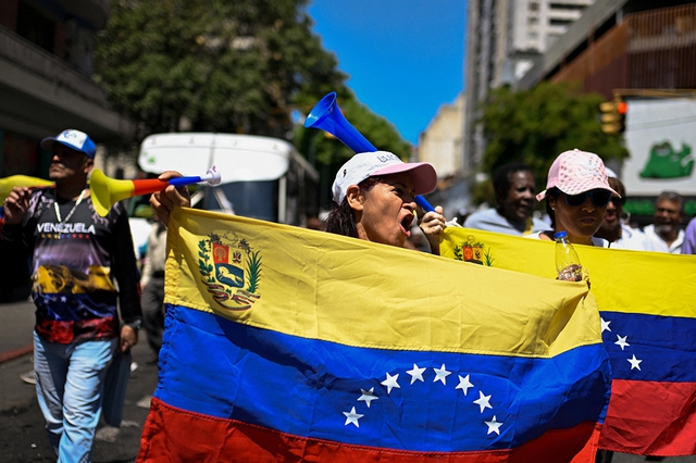 Nhiều người Venezuela đ&ograve;i tăng lương khi gi&aacute; cả tăng vọt trong năm 2026 - Ảnh 1.