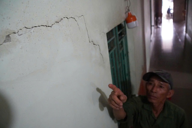 Thi c&ocirc;ng đường l&agrave;m nứt nh&agrave; d&acirc;n, 3 năm chưa bồi thường - Ảnh 1.