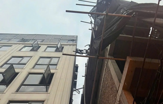 Người đ&agrave;n &ocirc;ng kể gi&acirc;y ph&uacute;t bắc thang cứu 7 người trong vụ ch&aacute;y ở H&agrave; Nội- Ảnh 3.