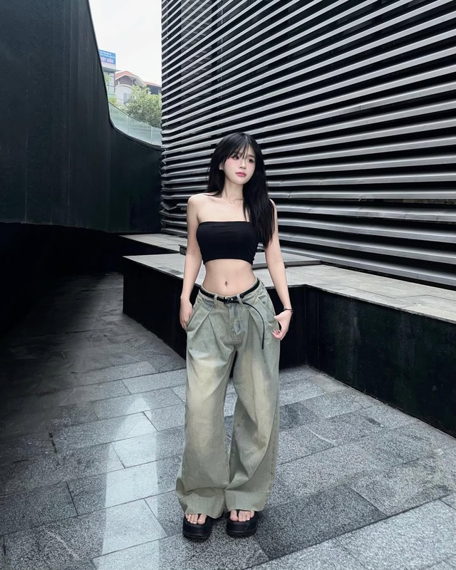 Diện áo quây quyến rũ mà vẫn tinh tế- Ảnh 1.