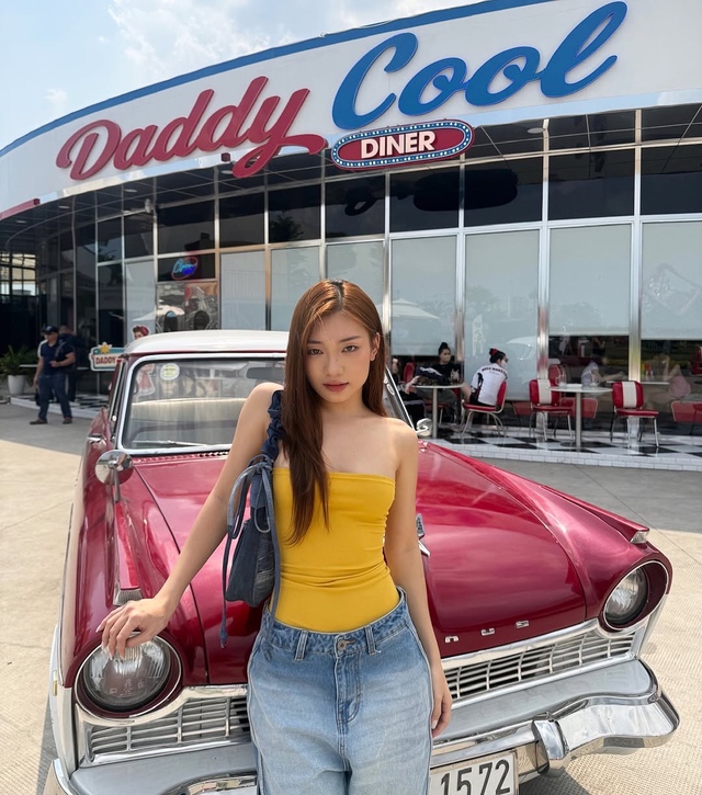 Diện áo quây quyến rũ mà vẫn tinh tế- Ảnh 7.