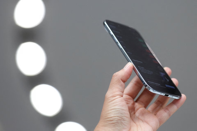 iPhone Air tăng trưởng bất ngờ, g&acirc;y &aacute;p lực l&ecirc;n Samsung - Ảnh 1.