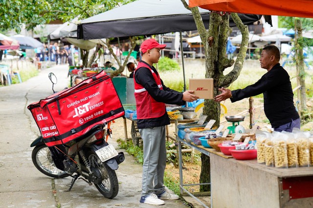Chỉ với vài chạm trên điện thoại, shipper đến tận nhà lấy hàng dù chỉ 1 đơn - Ảnh 2.