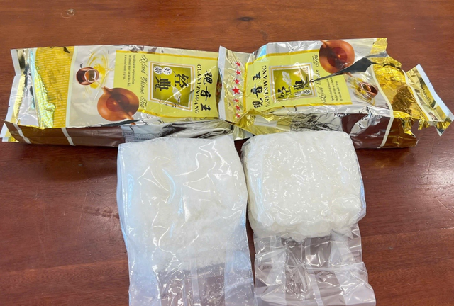 Bắt 2 đối tượng vận chuyển hơn 2 kg ma t&uacute;y đ&aacute;, ngụy trang tinh vi trong &ocirc; t&ocirc;- Ảnh 2.