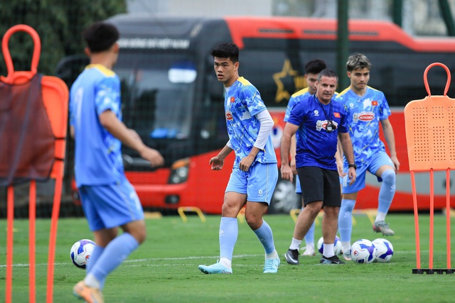 Bóng đá Việt Nam xây dựng bệ phóng tốt cho tương lai- Ảnh 1. Bóng đá Việt Nam xây dựng bệ phóng tốt cho tương lai- Ảnh 1.