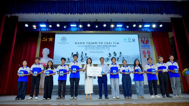 &lsquo;H&agrave;nh tr&igrave;nh từ tr&aacute;i tim&rsquo; của Trung Nguy&ecirc;n Legend: Gieo tri thức, khơi kh&aacute;t vọng kiến quốc - Ảnh 4.