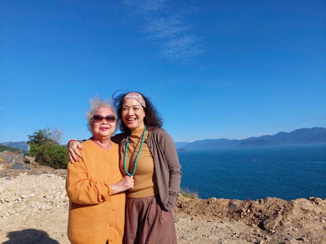 Đời nghệ sĩ NSND Lê Khanh: Hành trình vượt khó và giữ đam mê nghệ thuật - Ảnh 5. Đời nghệ sĩ NSND Lê Khanh: Hành trình vượt khó và giữ đam mê nghệ thuật - Ảnh 5.