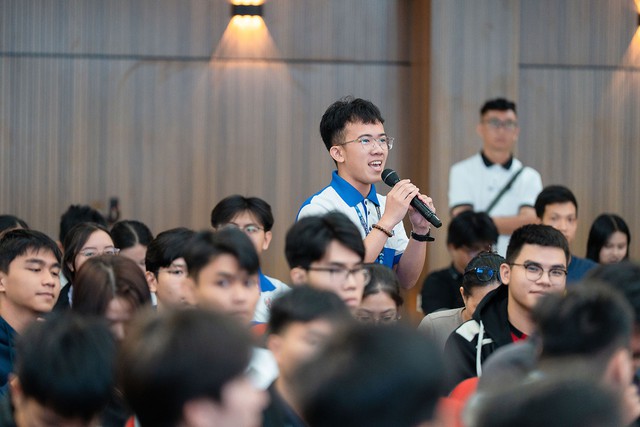 Nhật k&yacute; H&agrave;nh tr&igrave;nh Từ Tr&aacute;i Tim: Trao s&aacute;ch qu&yacute;, khơi kh&aacute;t vọng cho thế hệ trẻ - Ảnh 7.