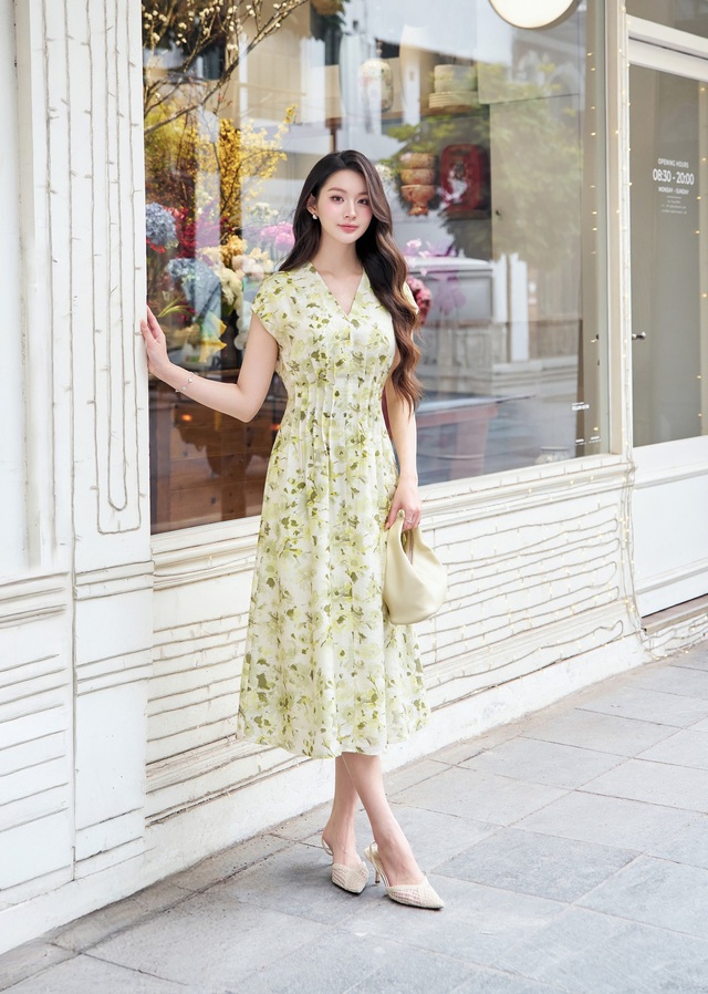 Bản giao hưởng dịu dàng qua những thiết kế váy, áo hoa- Ảnh 3. Bản giao hưởng dịu dàng qua những thiết kế váy, áo hoa- Ảnh 3.