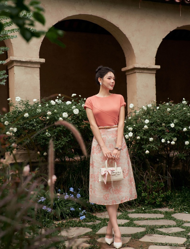 Bản giao hưởng dịu dàng qua những thiết kế váy, áo hoa- Ảnh 5. Bản giao hưởng dịu dàng qua những thiết kế váy, áo hoa- Ảnh 5.